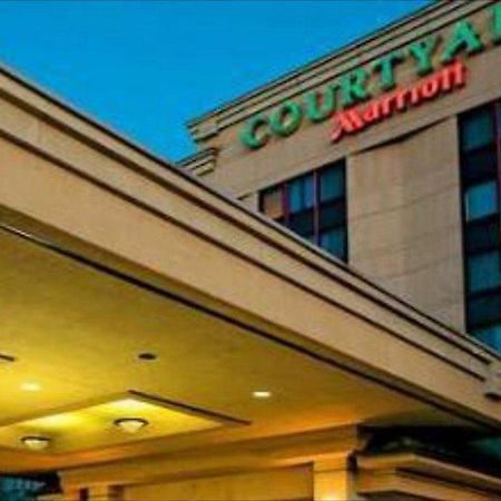 Courtyard By Marriott New York Laguardia Airport Hotel ภายนอก รูปภาพ