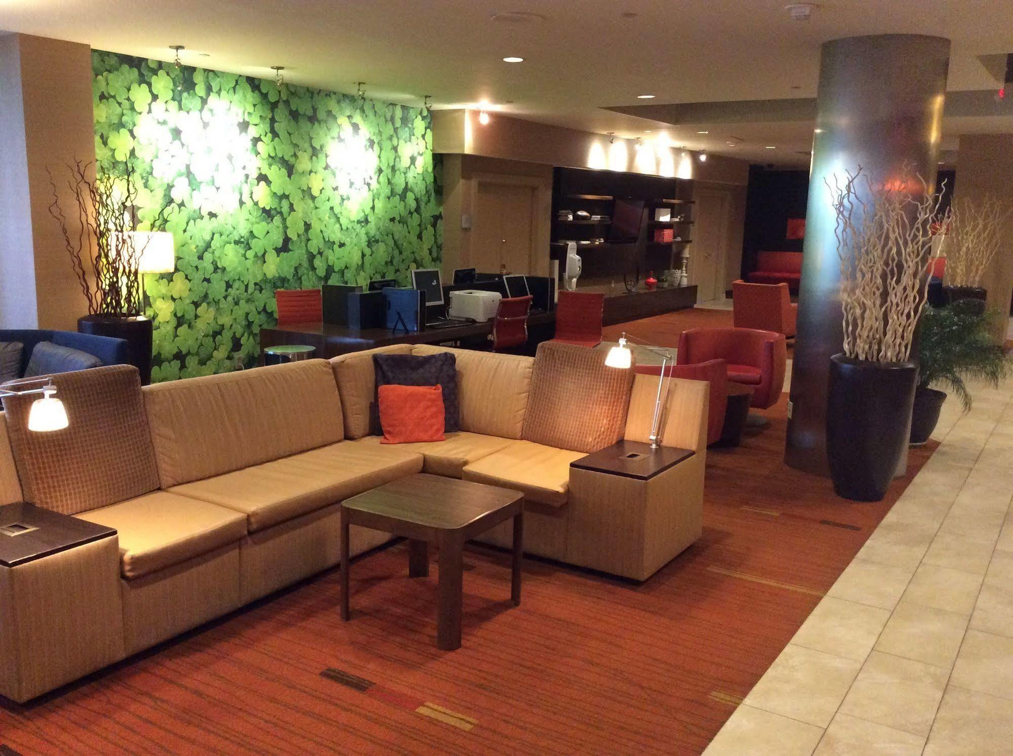 Courtyard By Marriott New York Laguardia Airport Hotel ภายนอก รูปภาพ